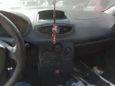 Veicolo di demolizione renault clio iii k9k 67 dell'anno 2014 alimentato k9k 67