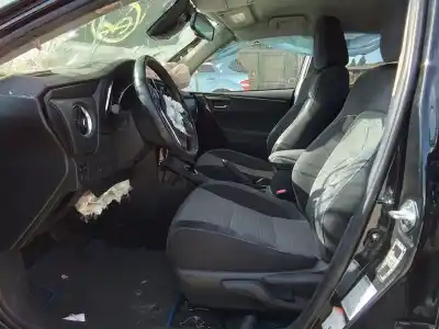 Sloopvoertuig toyota auris (e18) toyota auris van het jaar 2017 aangedreven 2zr