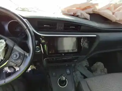 Sloopvoertuig toyota auris (e18) toyota auris van het jaar 2017 aangedreven 2zr