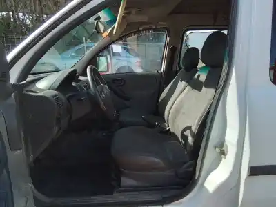Veículo de Sucata opel combo tour 1.7 di 16v do ano 2003 alimentado y17dtl