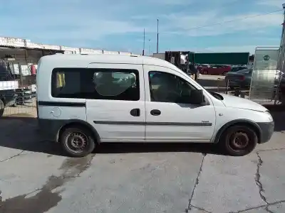 Veículo de Sucata opel combo tour 1.7 di 16v do ano 2003 alimentado y17dtl