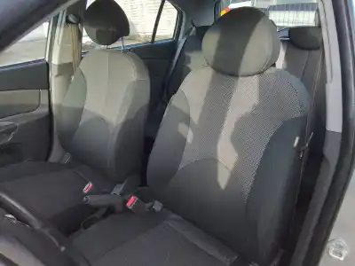 Vehicul casat kia rio (jb) g4ee al anului 2009 alimentat g4ee