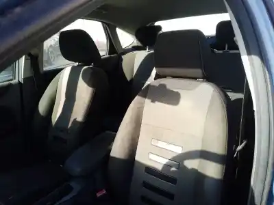 Sloopvoertuig ford focus berlina (cap) ambiente (d) van het jaar 0 aangedreven kkda