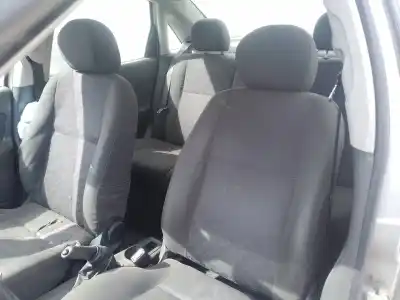 Veículo de Sucata ford focus berlina (cak) ambiente do ano 1998 alimentado fydb