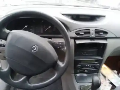 Sloopvoertuig renault laguna ii bg0 authentique van het jaar 0 aangedreven k4m d7