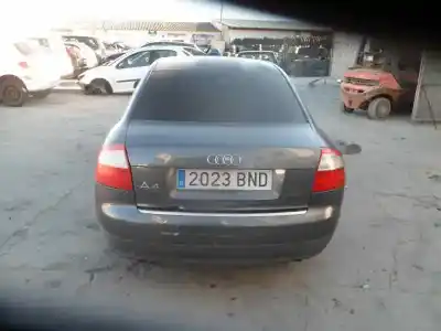 Veicolo di demolizione audi a4 berlina (8e) ake dell'anno 2001 alimentato ake