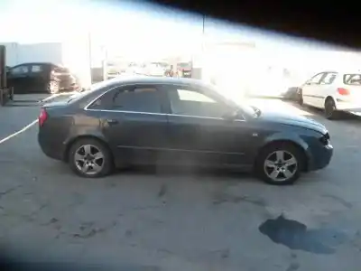 Veicolo di demolizione audi a4 berlina (8e) ake dell'anno 2001 alimentato ake