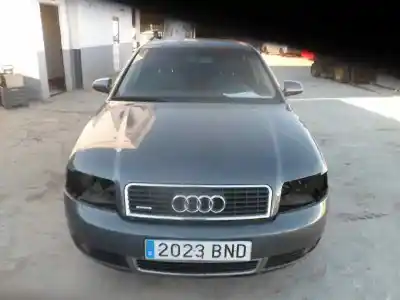 Veicolo di demolizione audi a4 berlina (8e) ake dell'anno 2001 alimentato ake