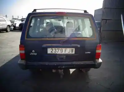 Sloopvoertuig chrysler jeep cherokee (j) m52 van het jaar 2000 aangedreven m52