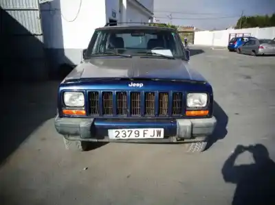 Sloopvoertuig chrysler jeep cherokee (j) m52 van het jaar 2000 aangedreven m52