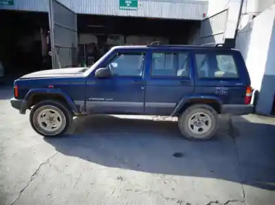 Sloopvoertuig chrysler jeep cherokee (j) m52 van het jaar 2000 aangedreven m52