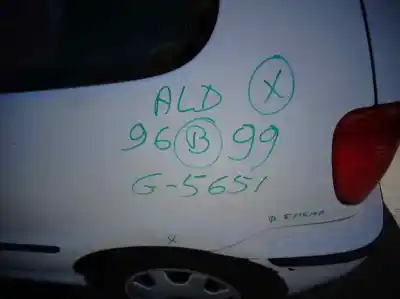Véhicule à la ferraille VOLKSWAGEN POLO BERLINA (6N2) ALD de l'année 2000 alimenté ALD