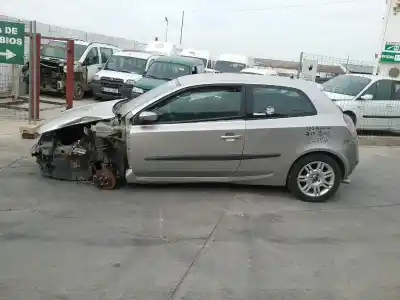 Veicolo di demolizione fiat stilo (192_) 1.6 16v (192_xb1a) dell'anno 2002 alimentato 182b6000