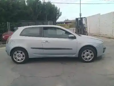 Veículo de Sucata fiat stilo (192) 1.6 16v do ano 2002 alimentado 182b6000