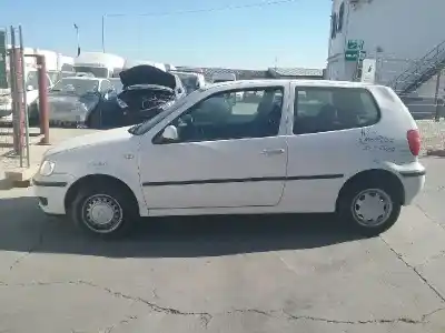 Véhicule à la ferraille volkswagen polo berlina (6n2) ald de l'année 2000 alimenté ald