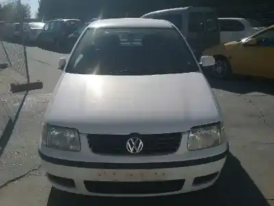 Véhicule à la ferraille volkswagen polo berlina (6n2) ald de l'année 2000 alimenté ald