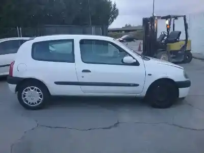 Scrapping Vehicle renault clio ii fase i (b/cb0) f8q of the year 2000 powered f8q k6