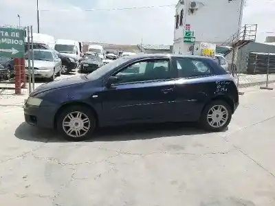 Veicolo di demolizione fiat stilo (192_) 1.6 16v (192_xb1a) dell'anno 2002 alimentato 182b6000
