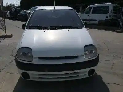 Здавання транспортного засобу renault clio ii fase i (b/cb0) f8q року 2001 потужний f8q p6