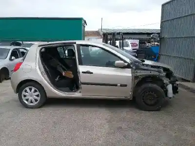 Veicolo di demolizione renault clio iii style dell'anno 2006 alimentato k9k m7