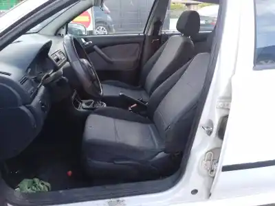 Здавання транспортного засобу skoda octavia berlina (1u2) tour року 0 потужний axr