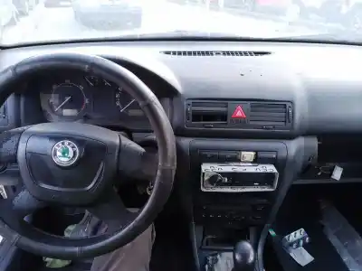 Здавання транспортного засобу skoda octavia berlina (1u2) tour року 0 потужний axr