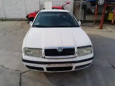 Здавання транспортного засобу skoda octavia berlina (1u2) tour року 0 потужний axr
