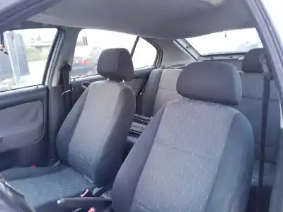 Здавання транспортного засобу skoda octavia berlina (1u2) tour року 0 потужний axr