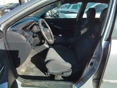 Здавання транспортного засобу toyota corolla (e12) 2.0 d-4d linea luna berlina року 0 потужний 1cdftv