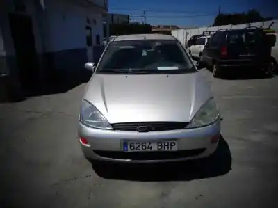 Véhicule à la ferraille ford focus i sedán (dfw) 1.6 16v de l'année 2000 alimenté fyda