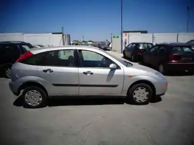 Véhicule à la ferraille ford focus i sedán (dfw) 1.6 16v de l'année 2000 alimenté fyda