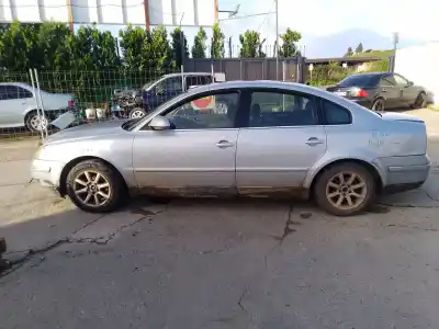 Véhicule à la ferraille volkswagen                                         passat                                                                                                                                                                                                                                                     volkswagen                                                                                                                                                                                                                                                 de l'année 0 alimenté 