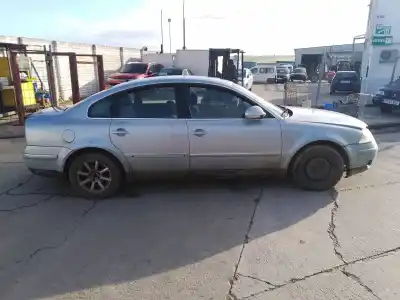 Véhicule à la ferraille volkswagen                                         passat                                                                                                                                                                                                                                                     volkswagen                                                                                                                                                                                                                                                 de l'année 0 alimenté 