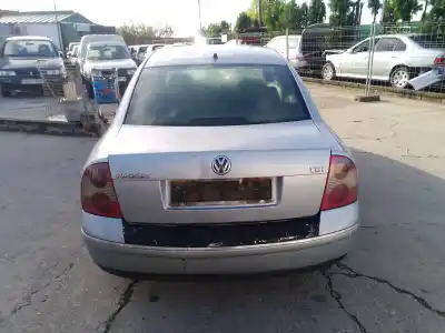 Véhicule à la ferraille volkswagen                                         passat                                                                                                                                                                                                                                                     volkswagen                                                                                                                                                                                                                                                 de l'année 0 alimenté 