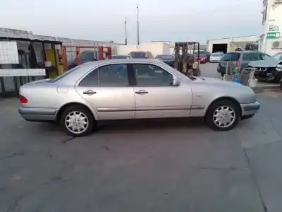 Здавання транспортного засобу MERCEDES-BENZ CLASE E W210 BERLINA DIESEL 300 Turbodiesel 210.025 року 0 потужний 