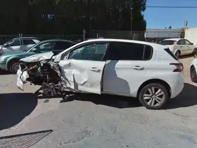 Véhicule à la ferraille PEUGEOT 308 (P5)  de l'année 2016 alimenté HN01