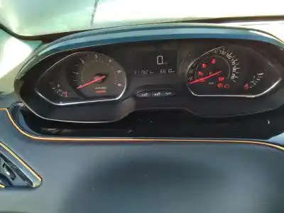 Здавання транспортного засобу peugeot 208 caixa (cr_) 1.4 hdi 68 (cr8hr0) року 0 потужний 8h01