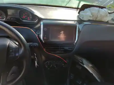 Здавання транспортного засобу peugeot 208 caixa (cr_) 1.4 hdi 68 (cr8hr0) року 0 потужний 8h01