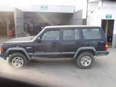 Sloopvoertuig CHRYSLER JEEP CHEROKEE (J)  van het jaar 1998 aangedreven M52