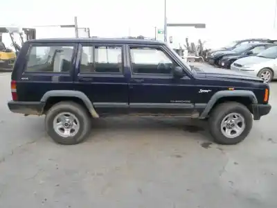 Sloopvoertuig chrysler jeep cherokee (j) m52 van het jaar 1998 aangedreven m52