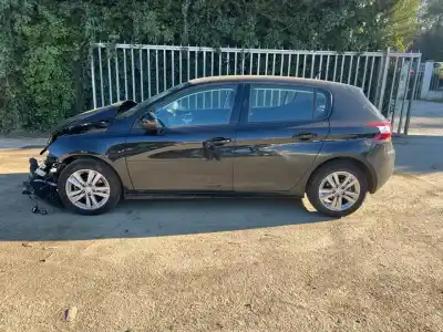 Veicolo di demolizione PEUGEOT 308 SW Active dell'anno 2015 alimentato BH01