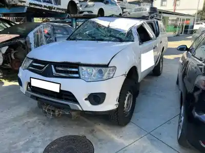 Здавання транспортного засобу MITSUBISHI L 200 (KA0/KB0) Inform Doppelkabine 4WD року 2015 потужний 4D56