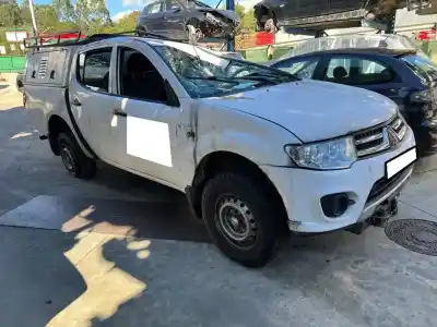 Veículo de Sucata mitsubishi l 200 (ka0/kb0) inform doppelkabine 4wd do ano 2015 alimentado 4d56
