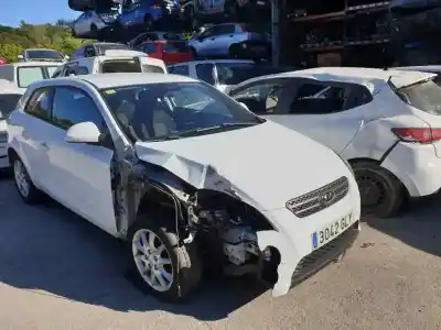 Veículo de Sucata kia ceed emotion 116 cv / 85 kw do ano 2009 alimentado d4fb