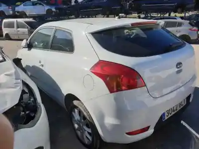 Veículo de Sucata kia ceed emotion 116 cv / 85 kw do ano 2009 alimentado d4fb