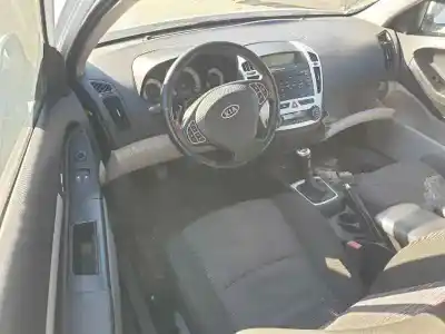 Veículo de Sucata kia ceed emotion 116 cv / 85 kw do ano 2009 alimentado d4fb