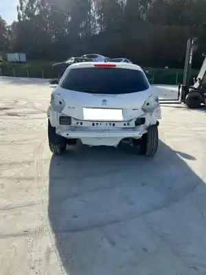 Verschrottungsfahrzeug PEUGEOT 208 1.0 VTi des Jahres 2017 angetrieben HM01