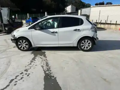 Vehicul casat peugeot 208 1.0 vti al anului 2017 alimentat hm01