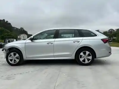 Veículo de Sucata SKODA OCTAVIA COMBI (NX5) Ambition 116 CV / 85 KW do ano 2020 alimentado DSUD