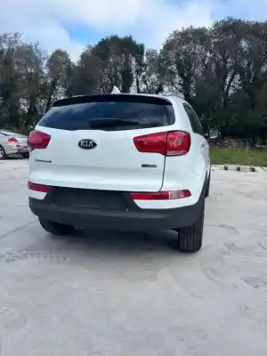 Veicolo di demolizione kia sportage emotion 4x2 dell'anno 2015 alimentato d4fd